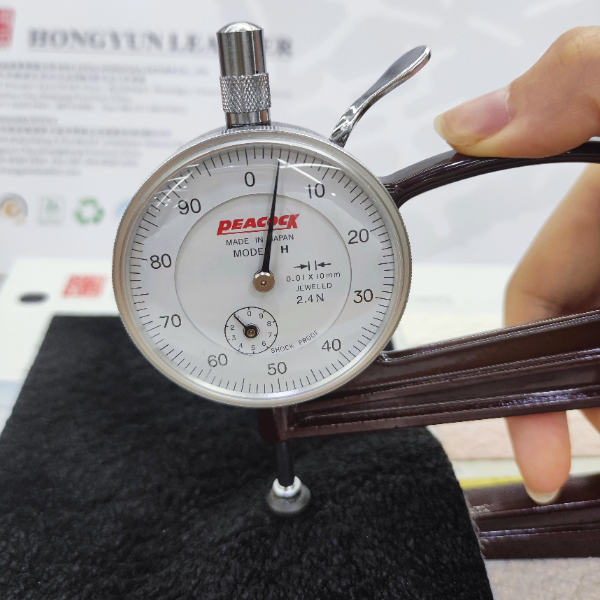 工业级超纤皮 - 表面涂层稳定不脱落，支持来样定制颜色与纹理的出口级皮料